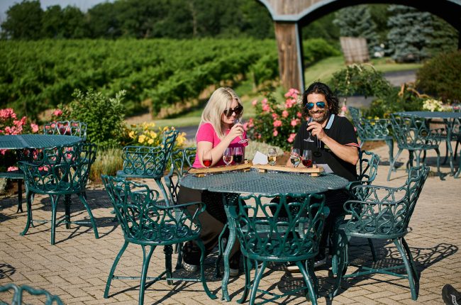 The patio at Hernder Estate Winery